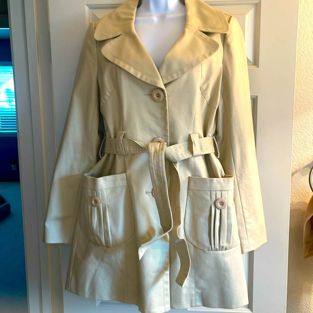 Kenneth Cole New York S tan trench coat with wrap belt